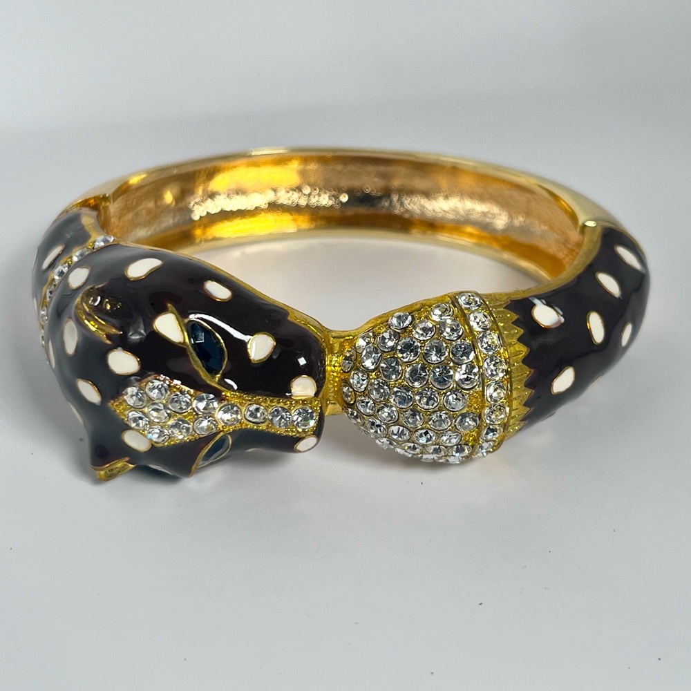 Vintage lion head cuff bracelet Black